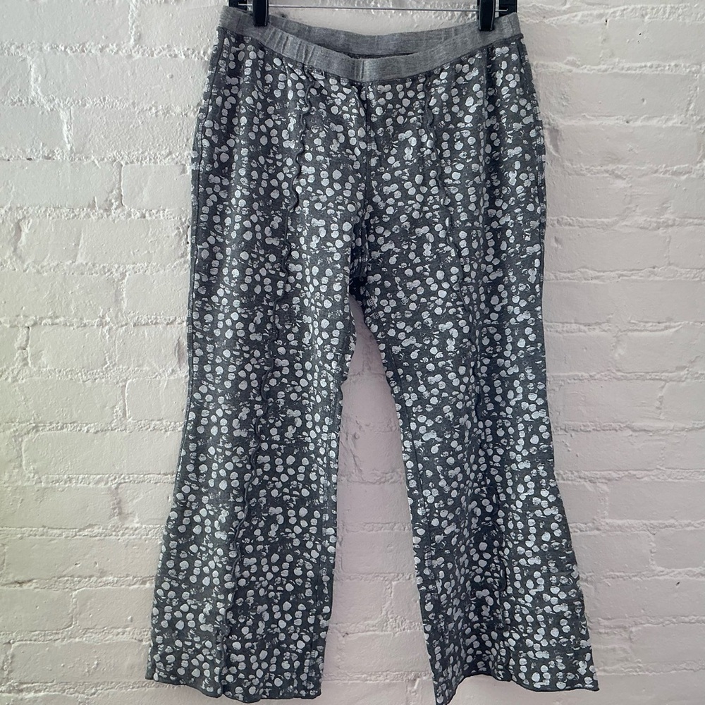 Lynn Ritchie Silver Flare Cropped Pants Gray Textured Print Stretch Travel Sz L
